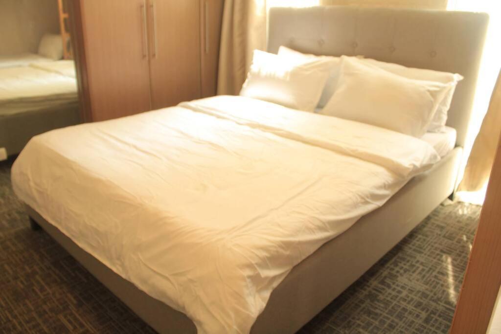 A2J Luxury 1Br Balcony Suite Near Venice Mall Bgc Маніла Екстер'єр фото